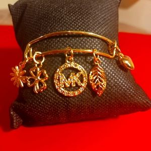 NEW Fashion Jewelry ✨️ adjustable Bangel